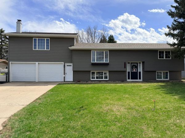 1511 Eckerson Drive, Worthington, MN 56187