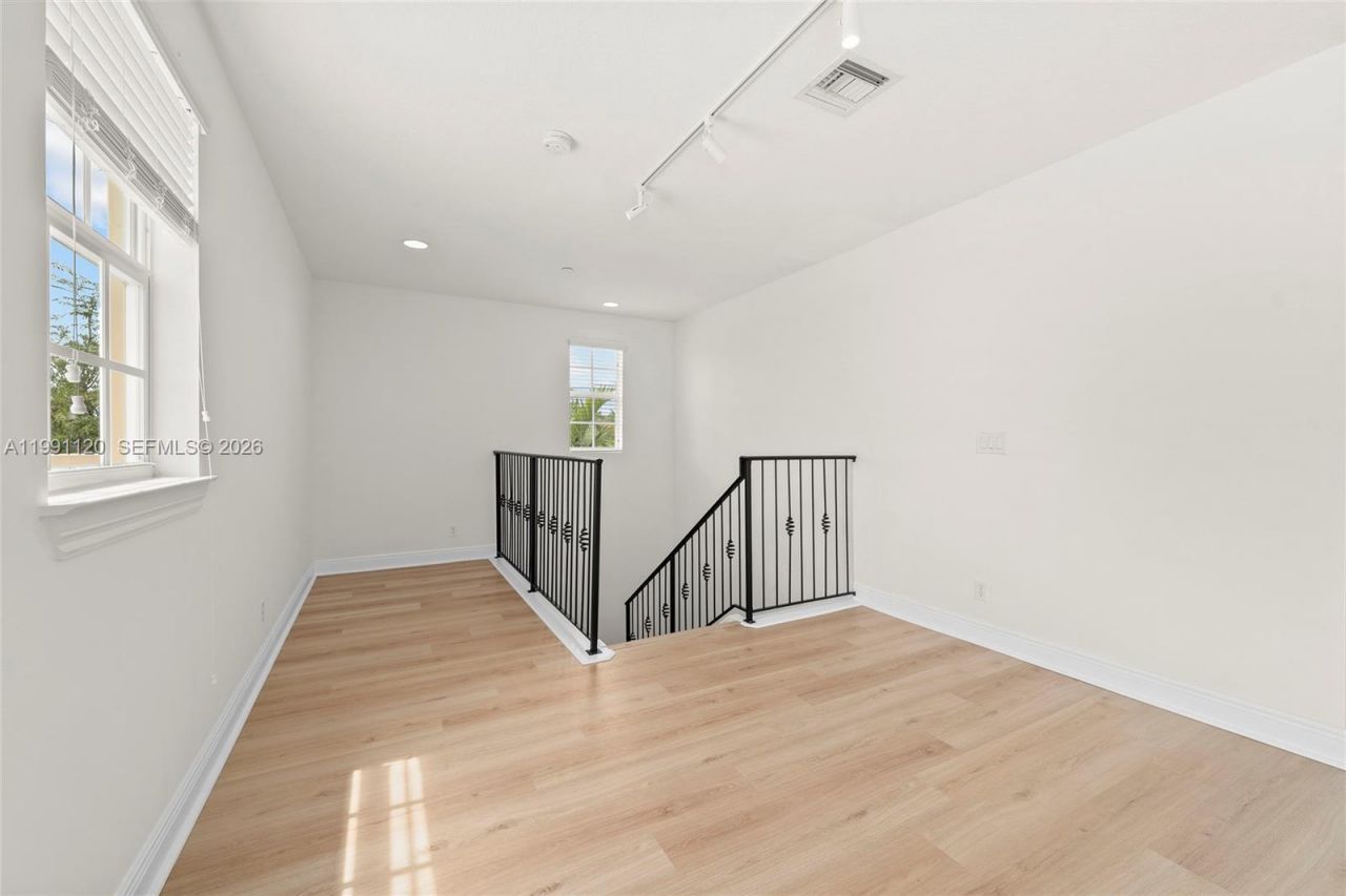 1117 NE 18th Ave, Unit 2, Fort Lauderdale, FL 33304 Photo
