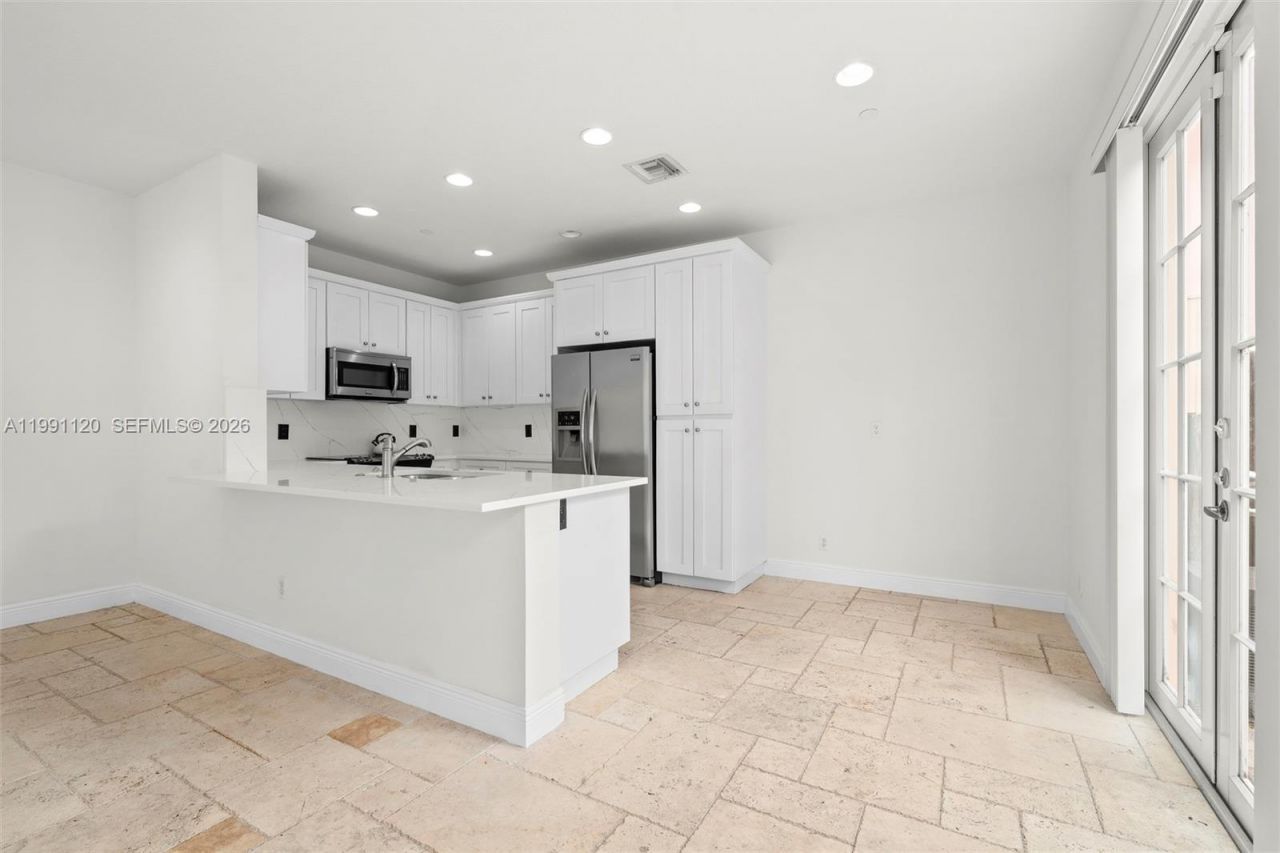 1117 NE 18th Ave, Unit 2, Fort Lauderdale, FL 33304 Photo