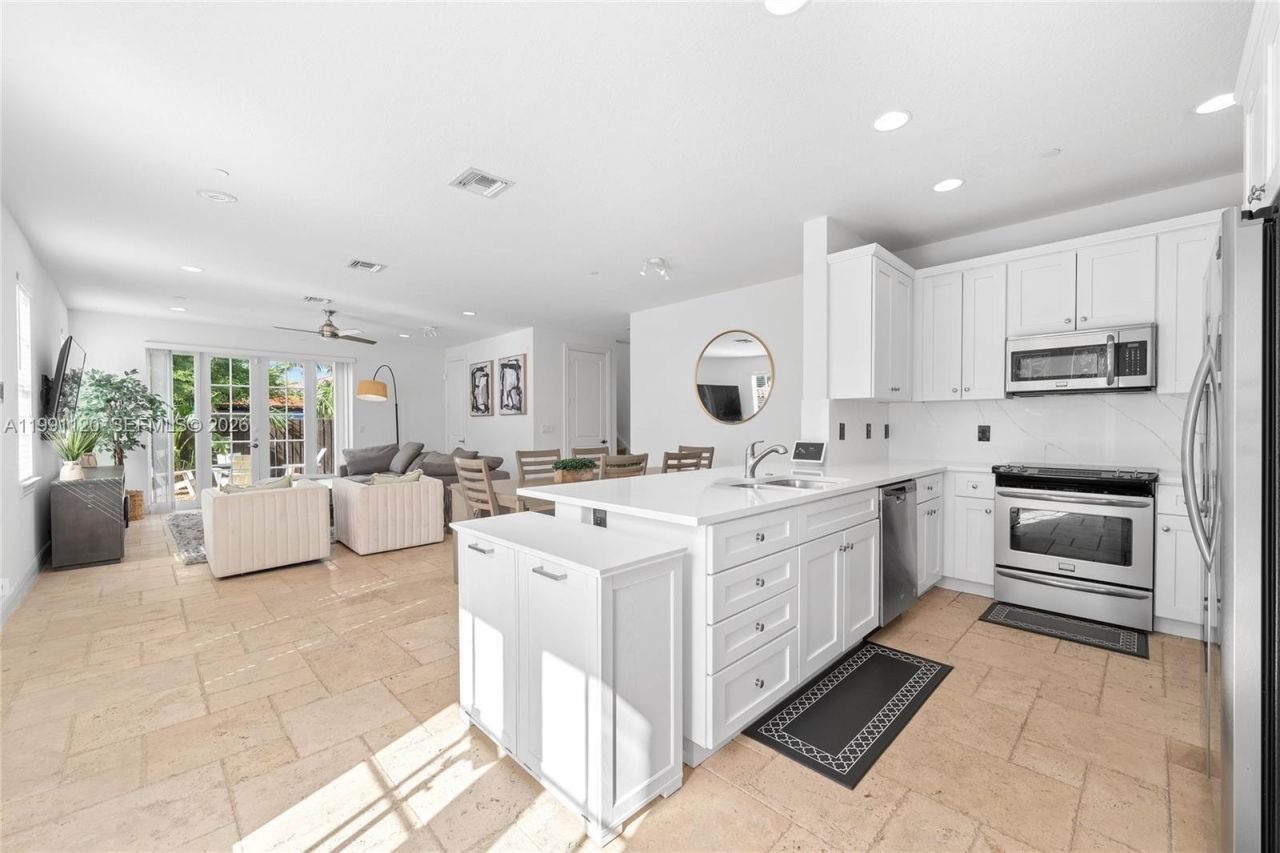 1117 NE 18th Ave , Unit 2, Fort Lauderdale, FL 33304 Photo