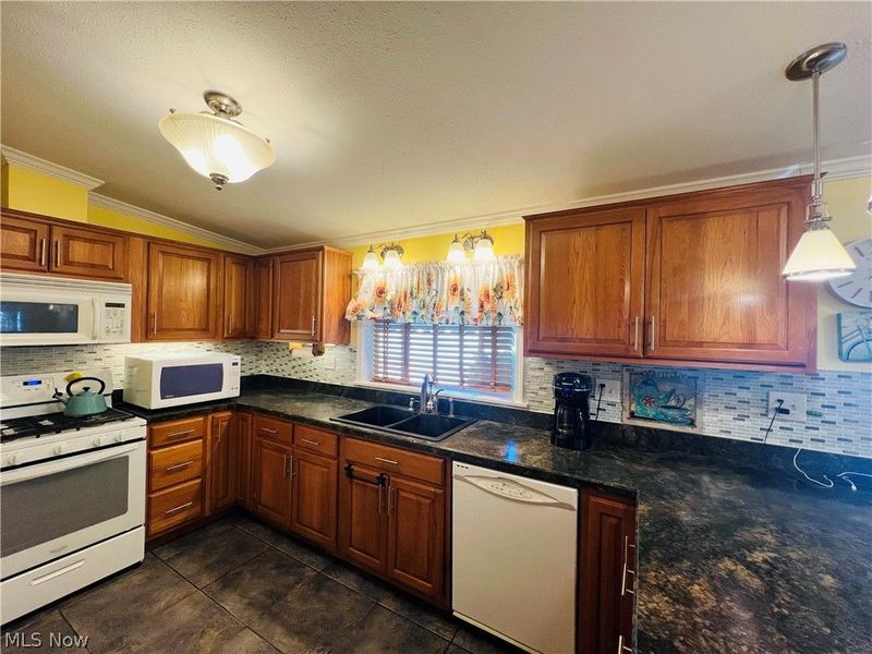 10552 Shasta Drive, Chardon, OH 44024 Photo 4