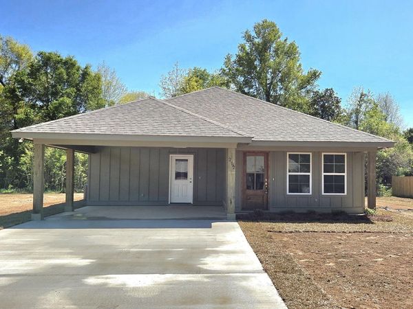 212 Boxtel St., Petal, MS 39465