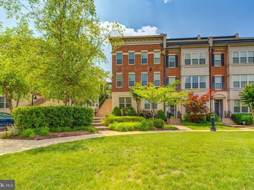510 Overlook Park Drive, Unit 32, Oxon Hill, MD 20745 Main Photo