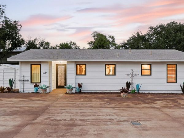 710 Sandy Harbor DR, Horseshoe Bay, TX 78657