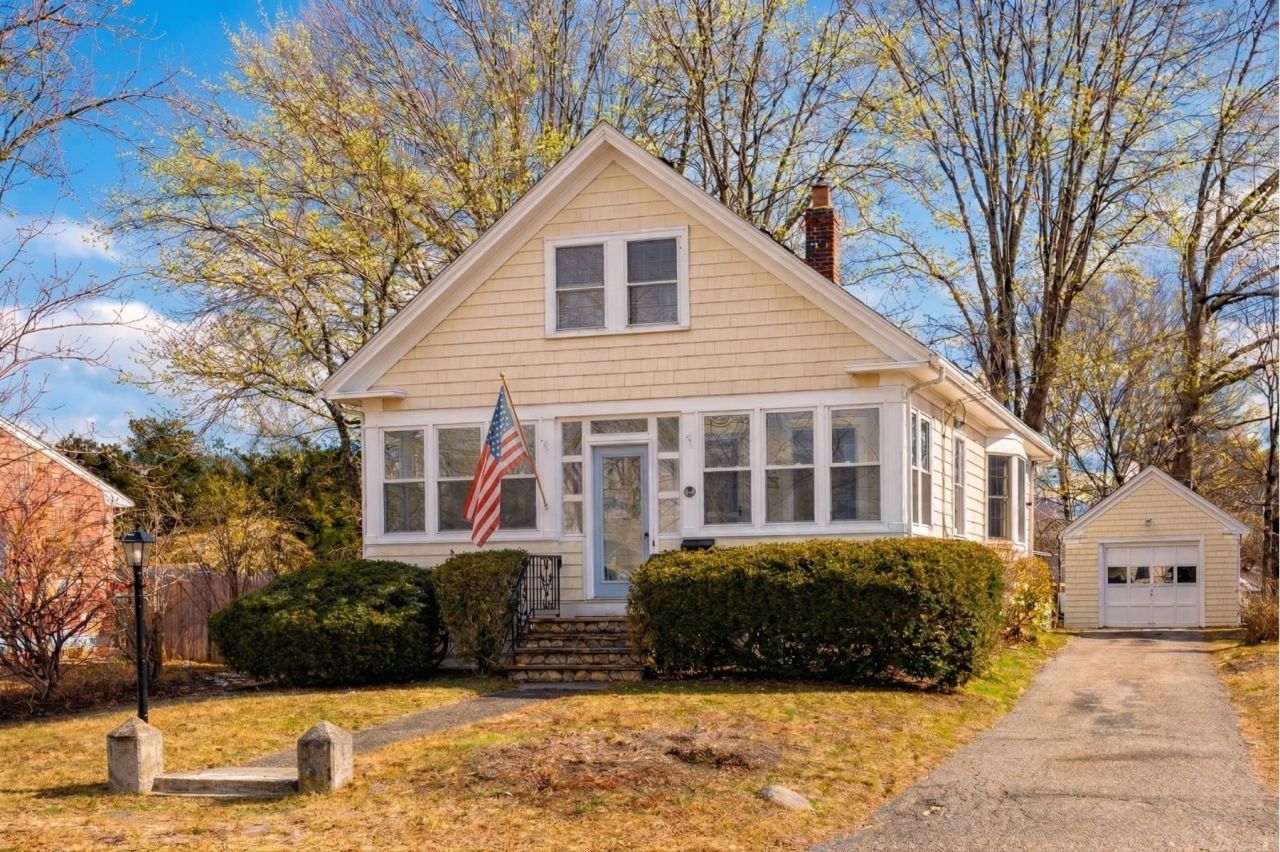 111 Essex Avenue, Portsmouth, NH 03801 Main Photo