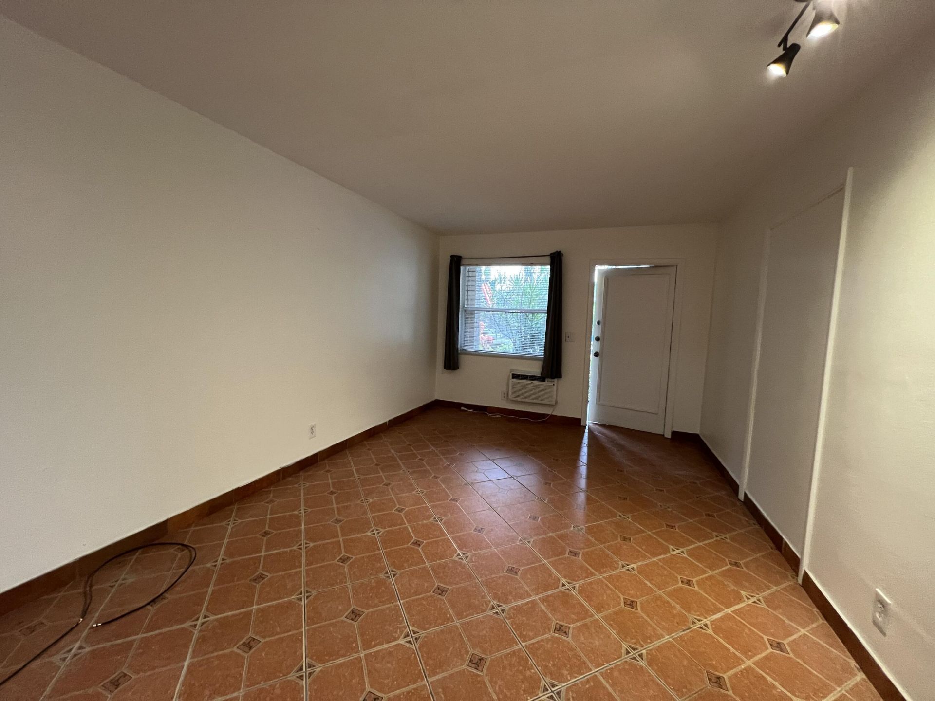 311 Inlet Way, Unit 1, Palm Beach Shores, FL 33404 Photo