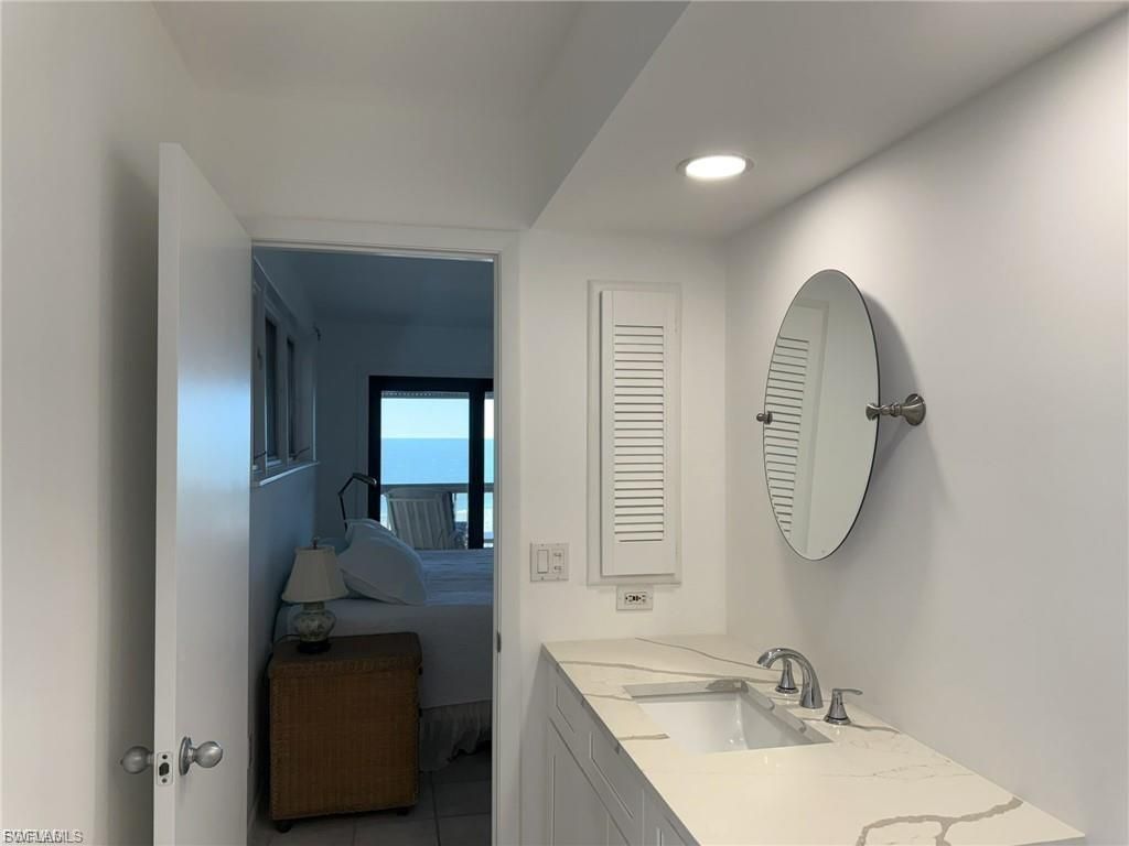 484 Gulf Bend Dr , Captiva, FL 33924 Photo