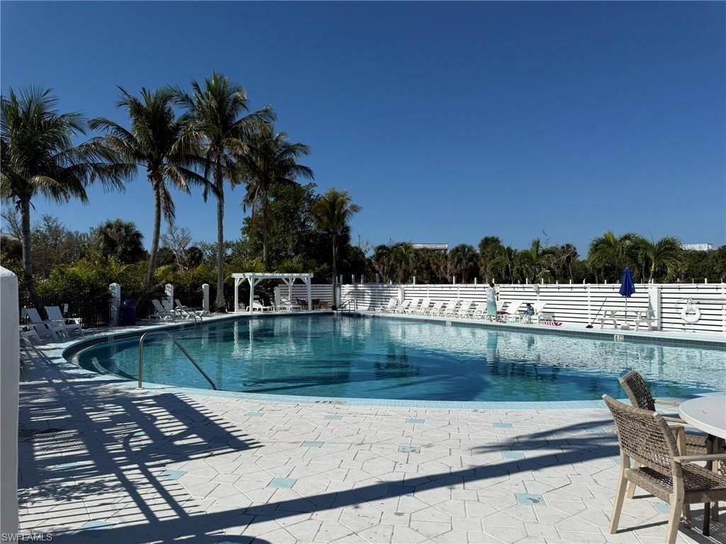 484 Gulf Bend Dr , Captiva, FL 33924 Photo