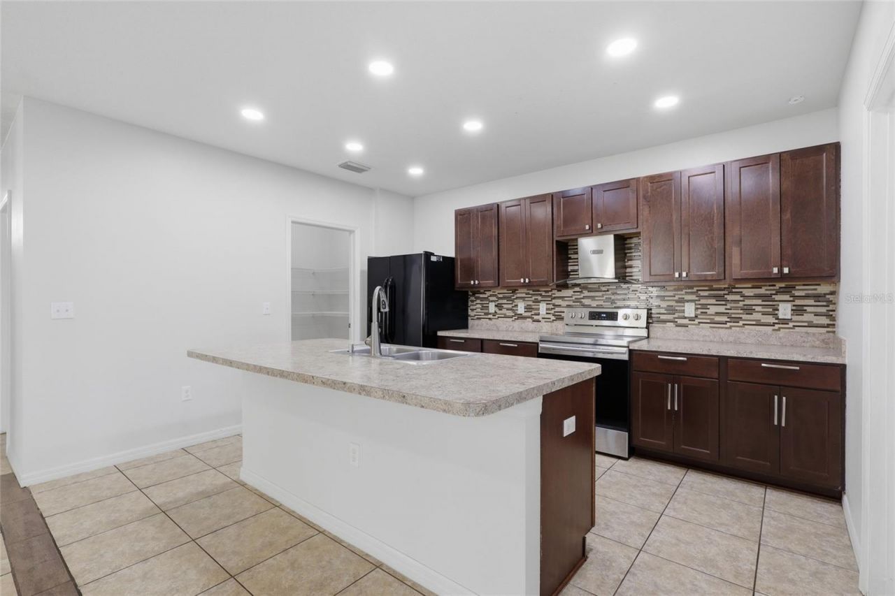 3204 Azalea Blossom Drive, Plant City, FL 33567 Photo