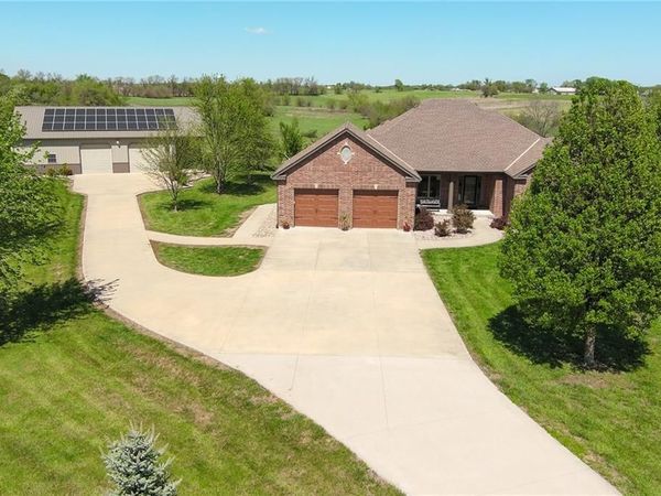 15006 Leavenworth Road, Basehor, KS 66007