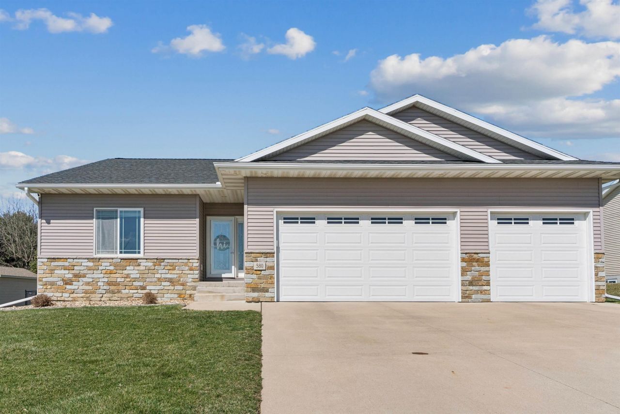 580 W Central Street, Raymond, IA 50667 Main Photo