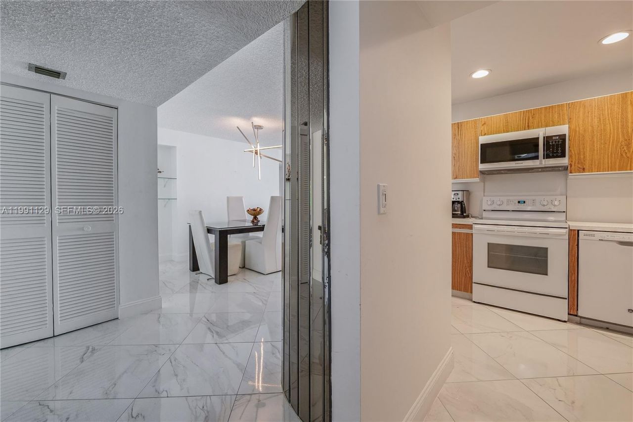 2401 S Ocean Dr , Unit 305, Hollywood, FL 33019 Photo