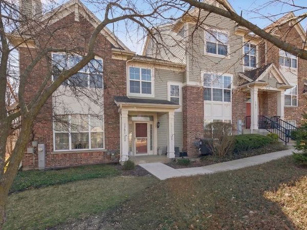 1701 Deer Pointe Drive , South Elgin, IL 60177