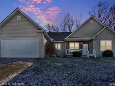5493 King Road, East China Twp, MI 48054