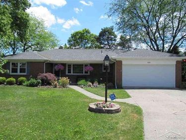 50 Shadyside Court, Saginaw Twp, MI 48638