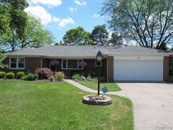 50 Shadyside Court, Saginaw Twp, MI 48638