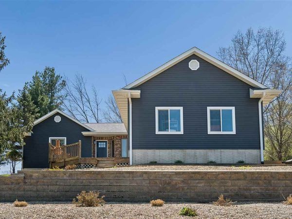 2698 Hidden Valley Trl NE, Solon, IA 52333