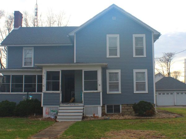 220 N East Street , Earlville, IL 60518