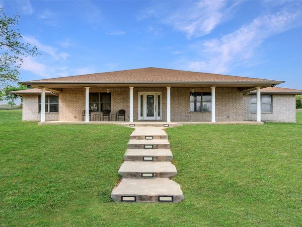640 W F Ave, Milano, TX 76556