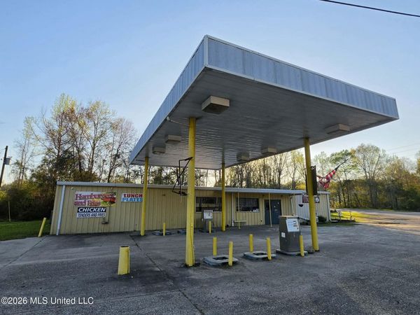 1411 S Mississippi 15, Laurel, MS 39443