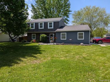 2769 Renshaw Drive, Troy, MI 48085