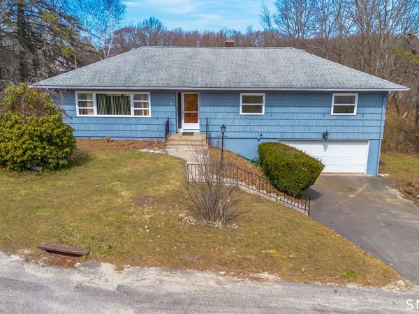 84 Everitt , Waterbury, CT 06704