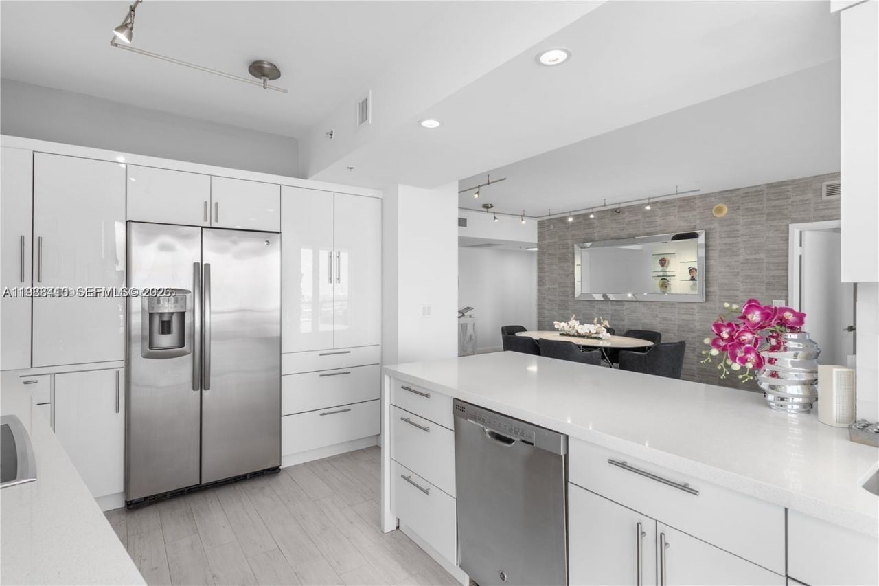 335 S Biscayne , Unit 2309, Miami, FL 33131 Photo