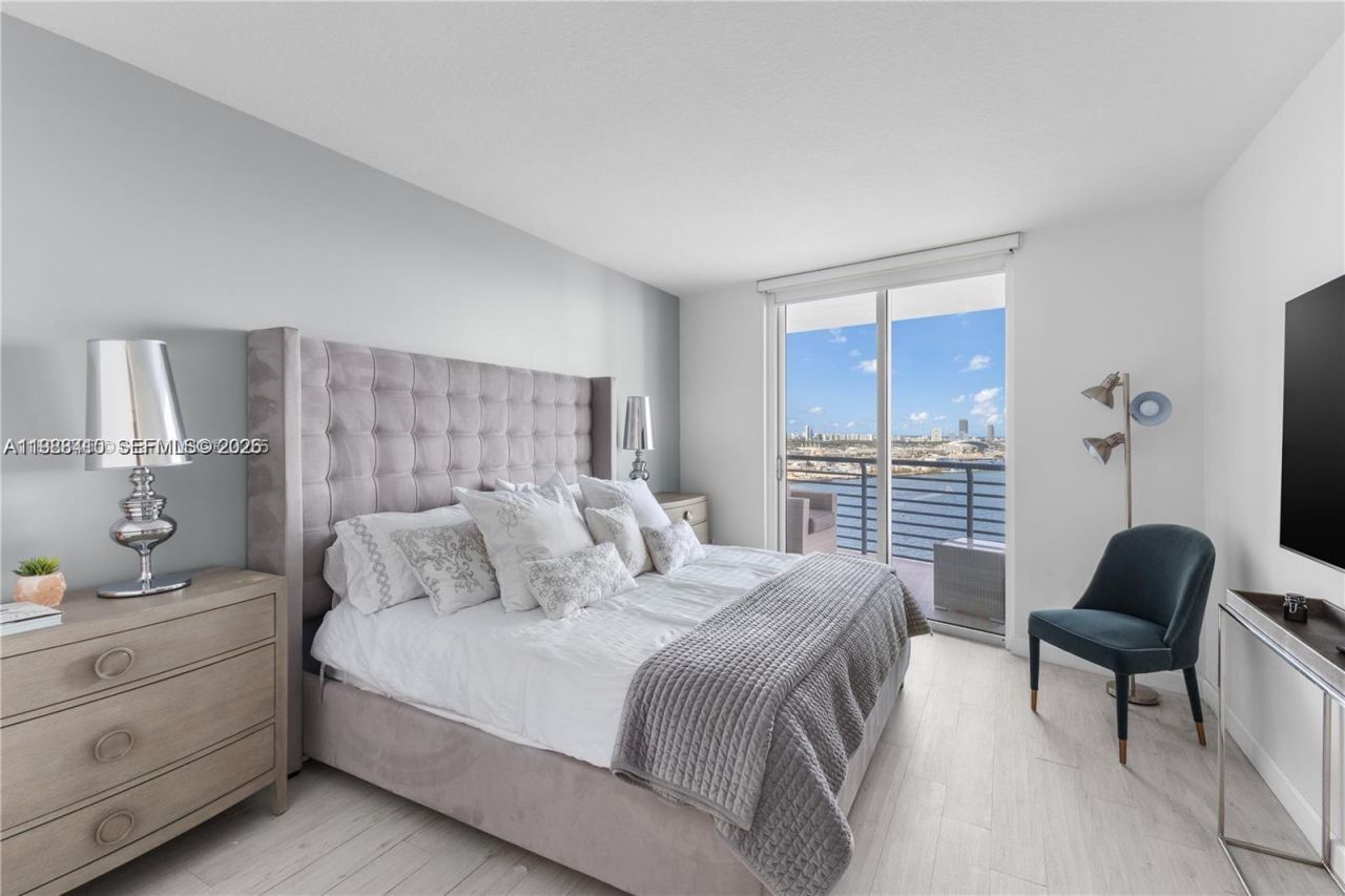 335 S Biscayne , Unit 2309, Miami, FL 33131 Photo