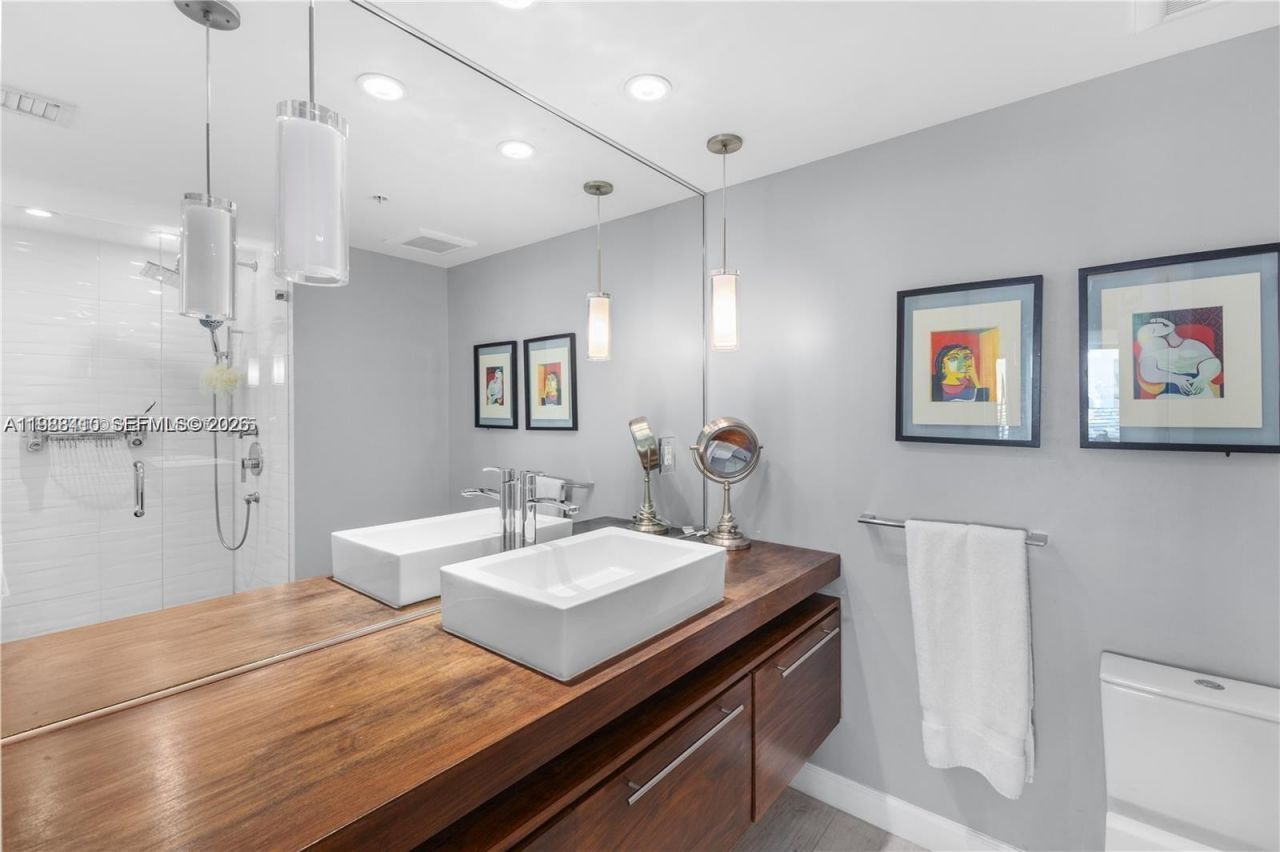 335 S Biscayne , Unit 2309, Miami, FL 33131 Photo