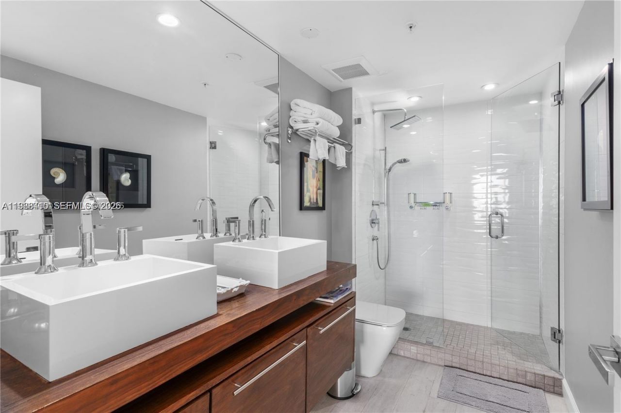 335 S Biscayne , Unit 2309, Miami, FL 33131 Photo