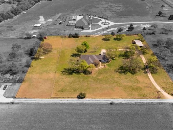 407 Locust Drive , Oak Leaf, TX 75154