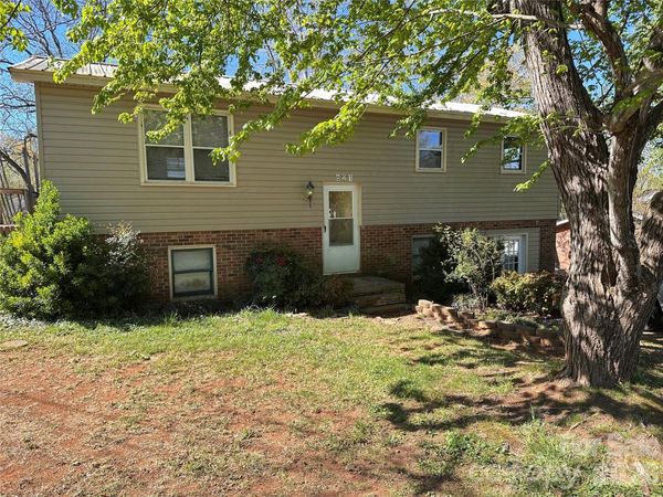 621 E 11th Street, Newton, NC 28658
