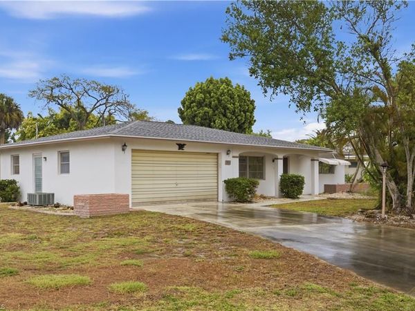 106 E Lake DR , LEHIGH ACRES, FL 33936