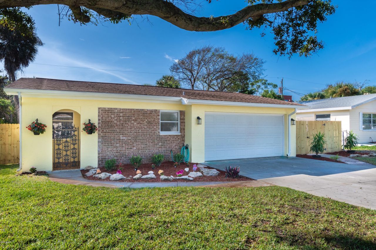 136 Valencia Drive, Ormond Beach, FL 32176 Main Photo