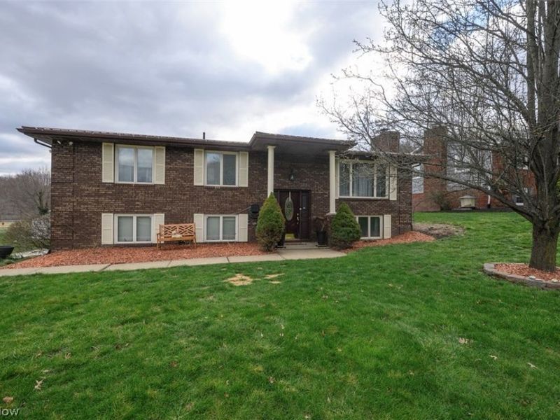 5326 Hillsboro Avenue SE, Canton, OH 44707 Photo 2