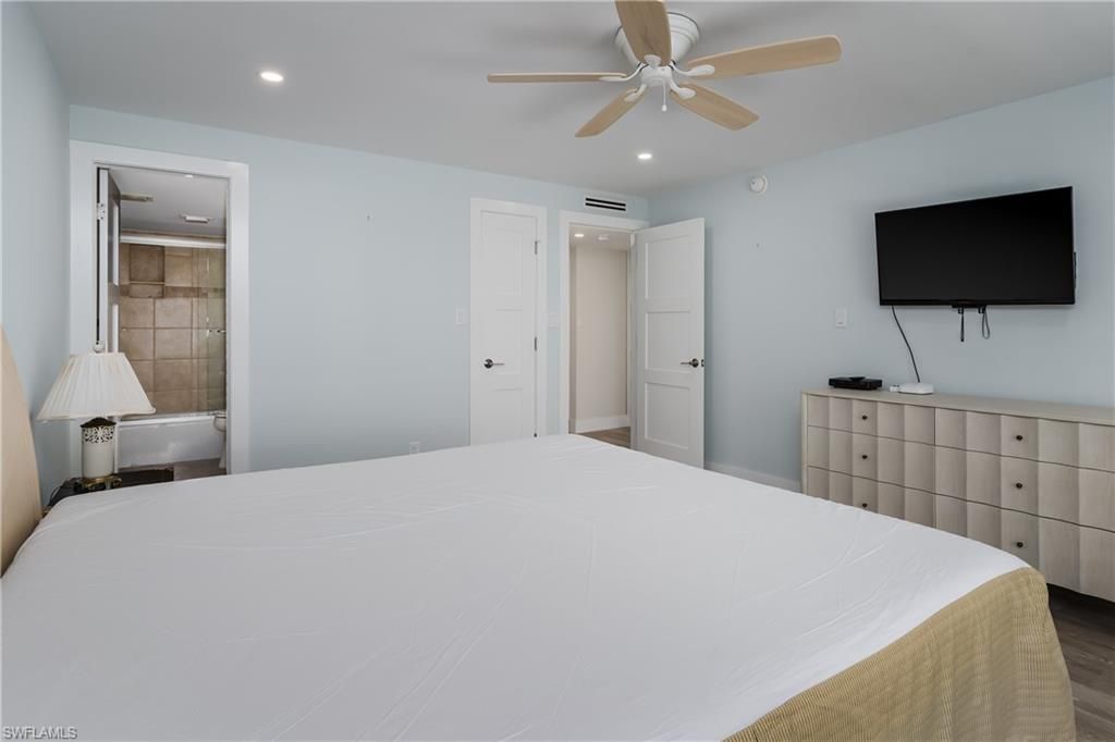 3450 Gulf Shore Blvd N, Unit 305, Naples, FL 34103 Photo