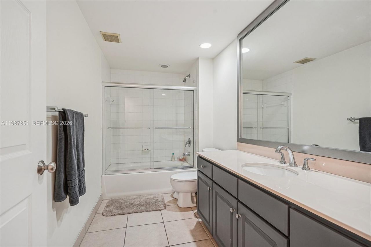 2000 N Bayshore Dr, Unit 211, Miami, FL 33137 Photo