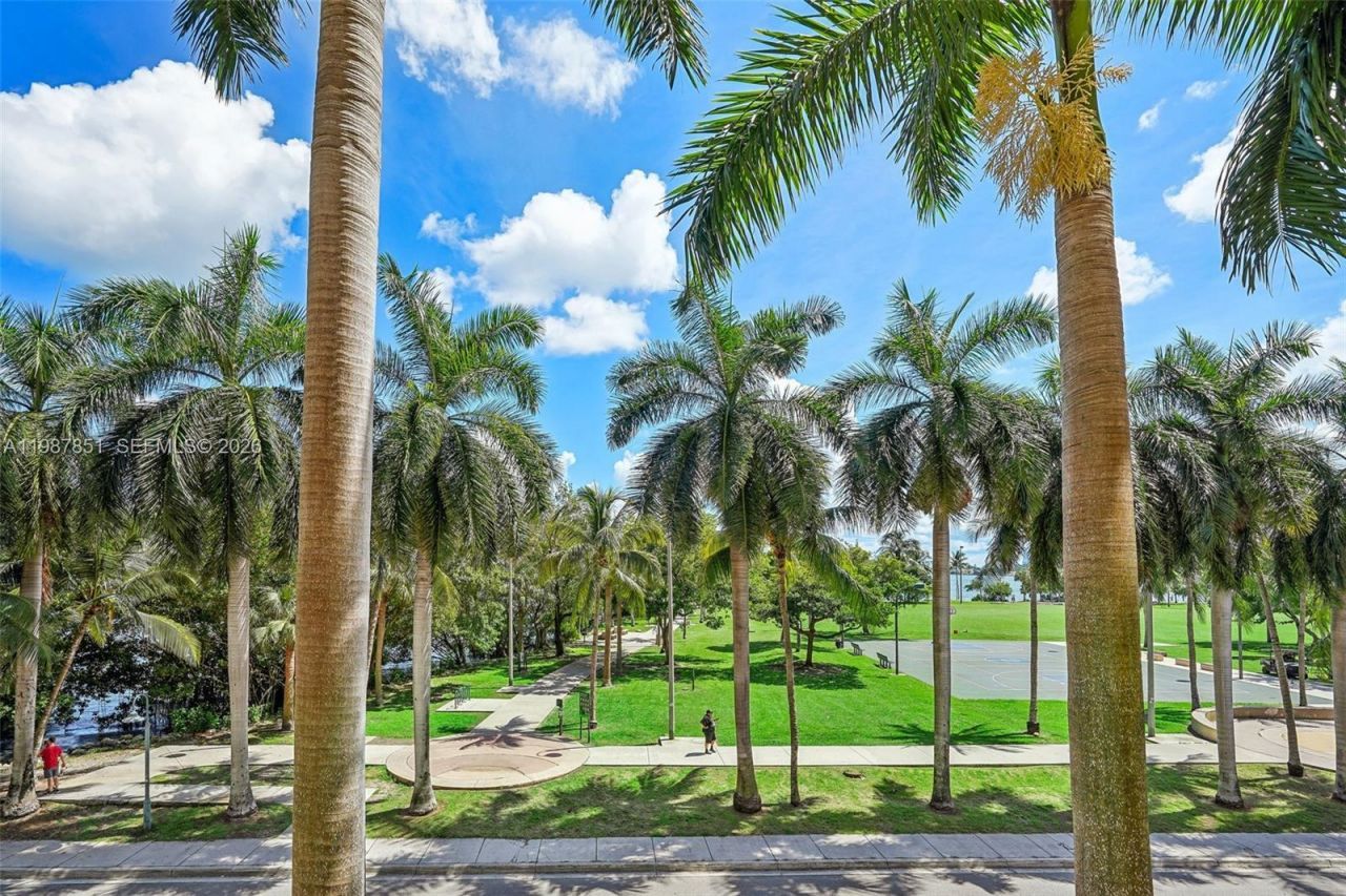 2000 N Bayshore Dr, Unit 211, Miami, FL 33137 Photo