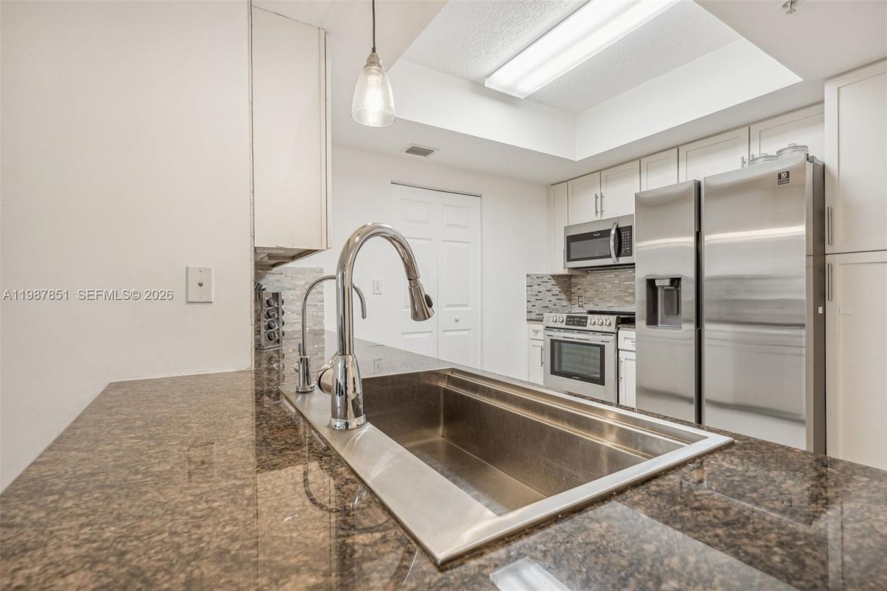 2000 N Bayshore Dr , Unit 211, Miami, FL 33137 Photo