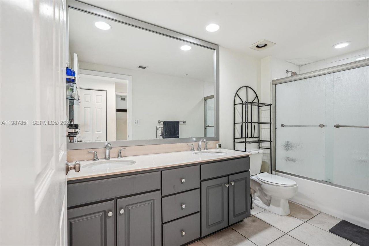 2000 N Bayshore Dr, Unit 211, Miami, FL 33137 Photo