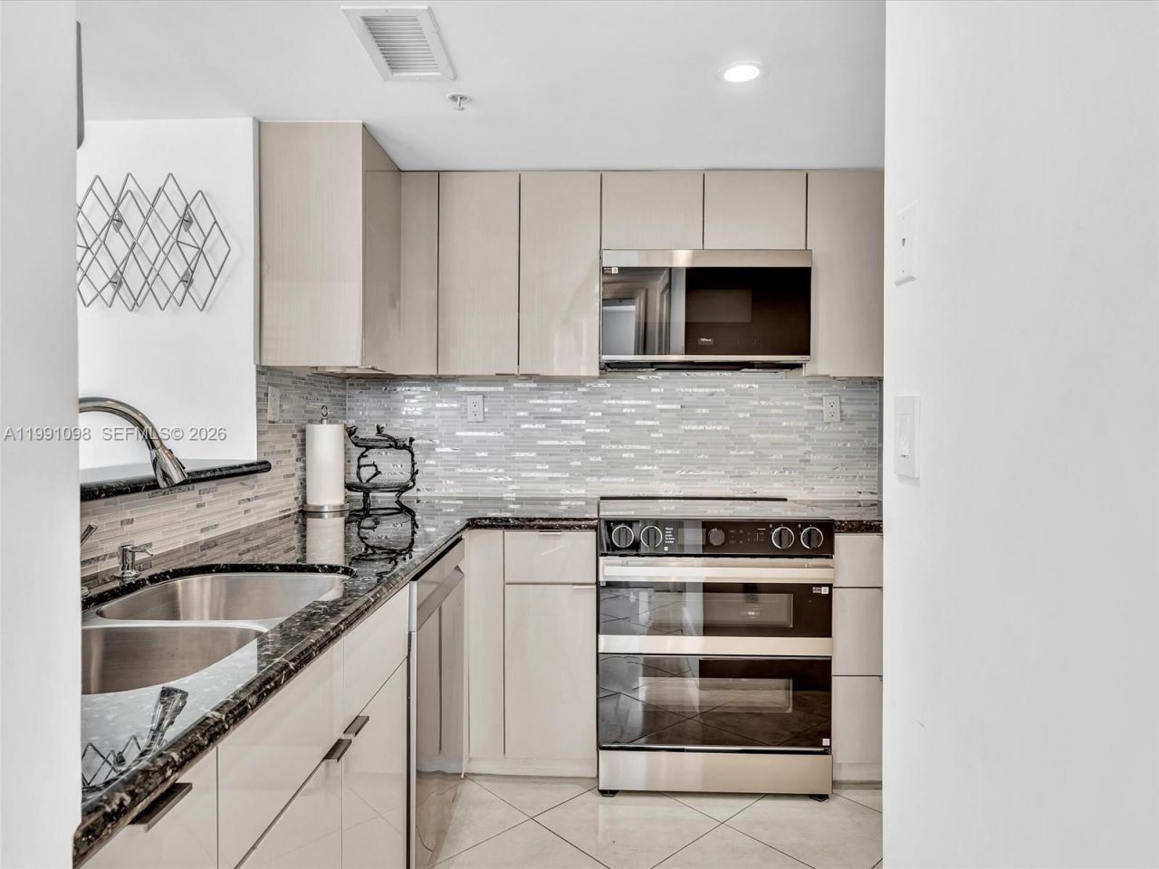 650 West Ave, Unit 1605, Miami Beach, FL 33139 Photo