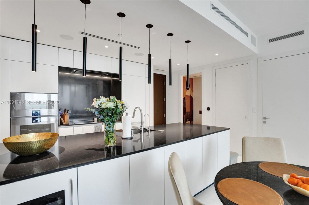 300 Biscayne Boulevard Way, Unit 2106W, Miami, FL 33131 Photo