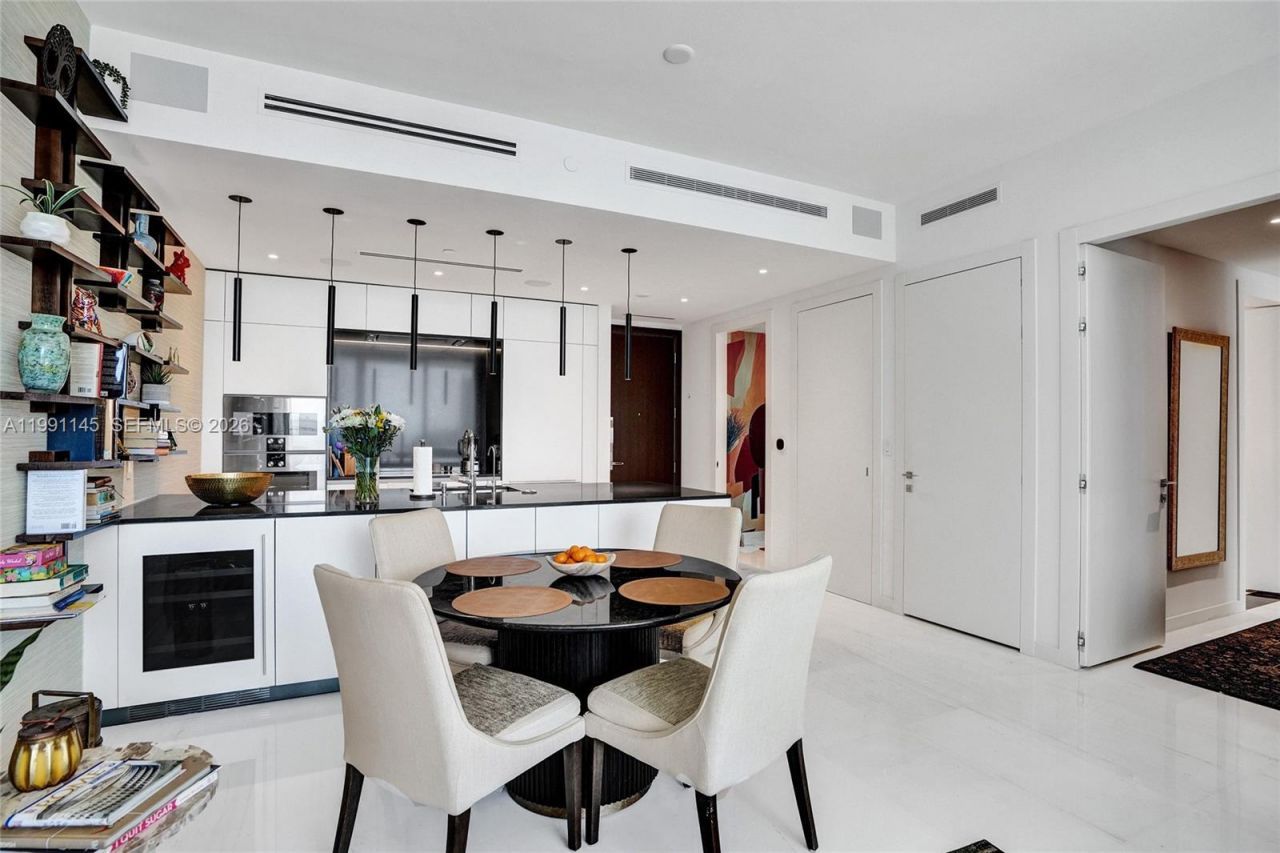 300 Biscayne Boulevard Way, Unit 2106W, Miami, FL 33131 Photo