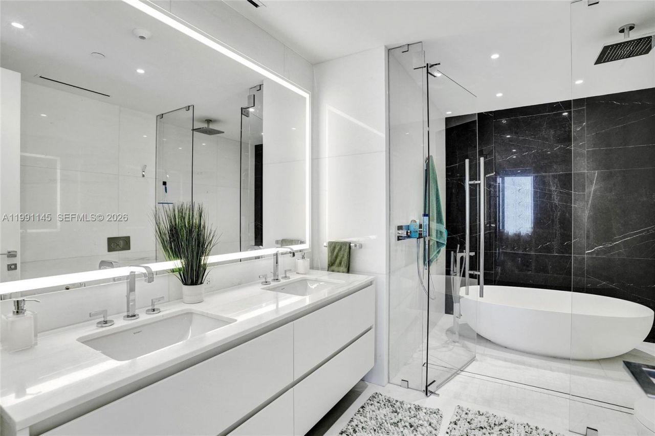 300 Biscayne Boulevard Way, Unit 2106W, Miami, FL 33131 Photo