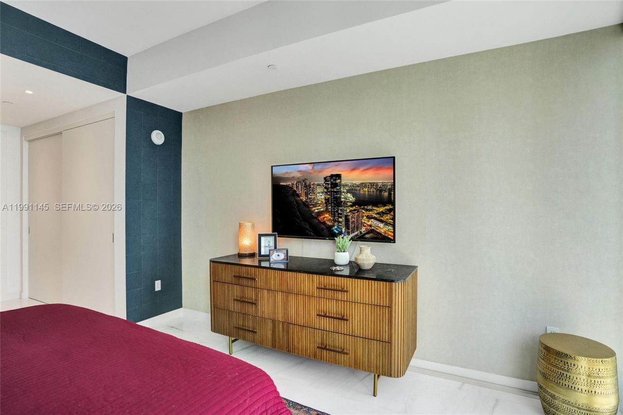 300 Biscayne Boulevard Way, Unit 2106W, Miami, FL 33131 Photo