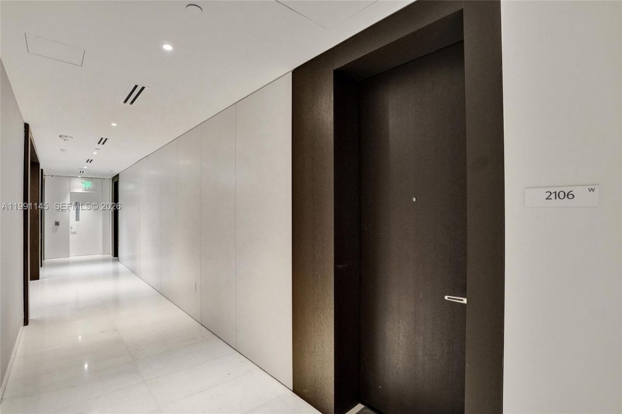 300 Biscayne Boulevard Way, Unit 2106W, Miami, FL 33131 Photo