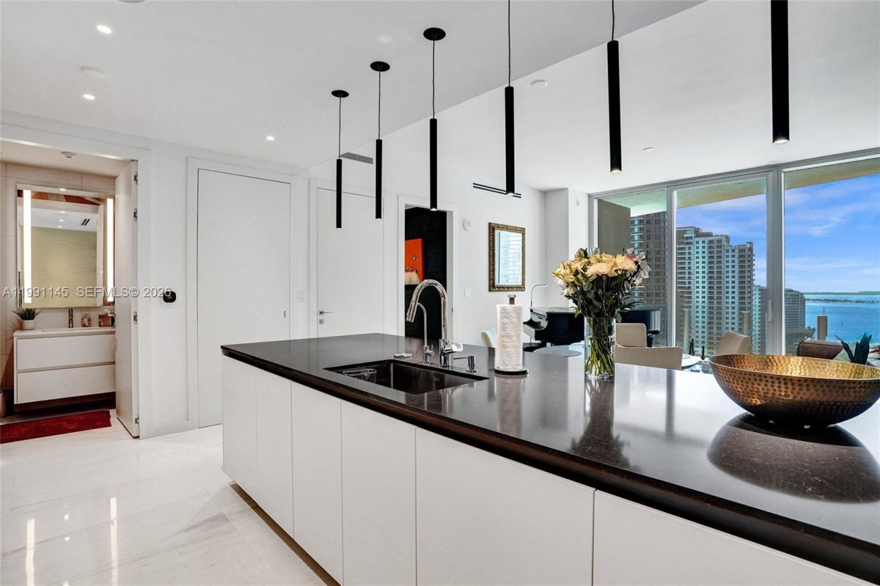 300 Biscayne Boulevard Way, Unit 2106W, Miami, FL 33131 Photo