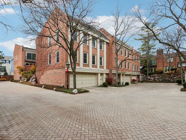 19 Landmark Avenue , Unit 19, Northfield, IL 60093