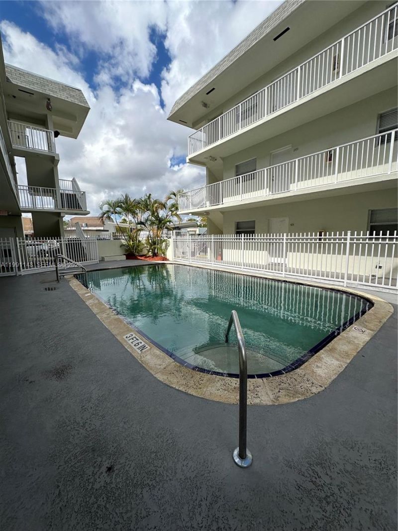 12890 NE 8th Ave , Unit 107, North Miami, FL 33161 Photo
