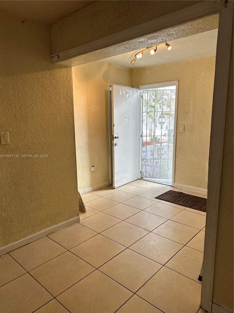 12890 NE 8th Ave , Unit 107, North Miami, FL 33161 Photo